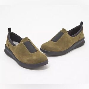 Clarks Womens CLOUDSTEPPERS Slip-On Shoes- Sillian 2.0 Walk